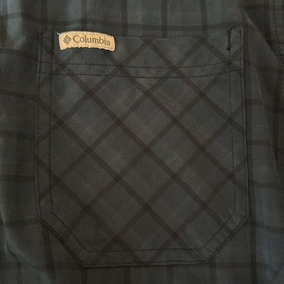 Men’s large Columbia shirt - Picture 2 of 3